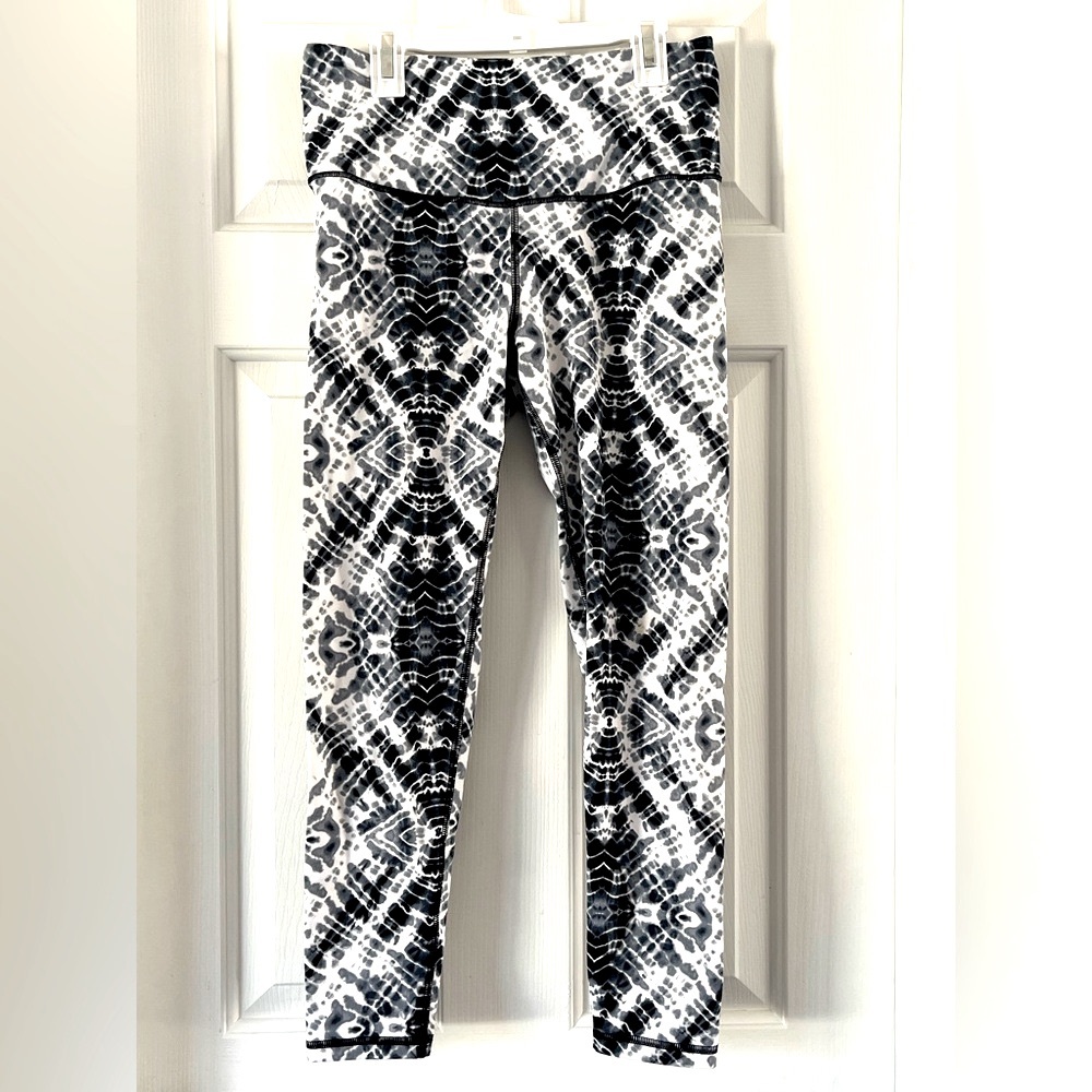 Victoria’s Secret Victoria Sport Knockout Tights Leggings Size M